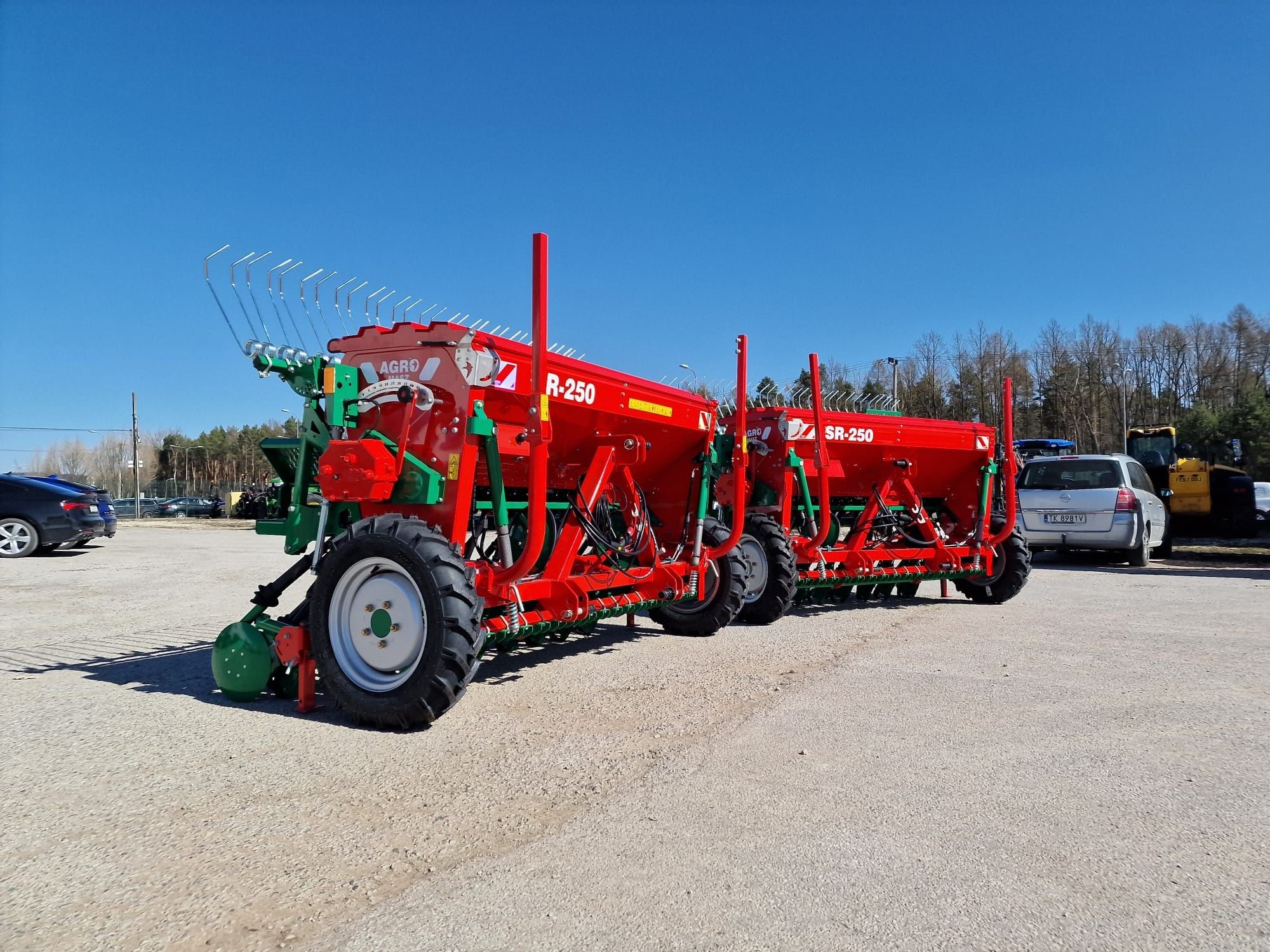 Siewnik zbożowy stopkowy AGRO-MASZ SR250 SR301