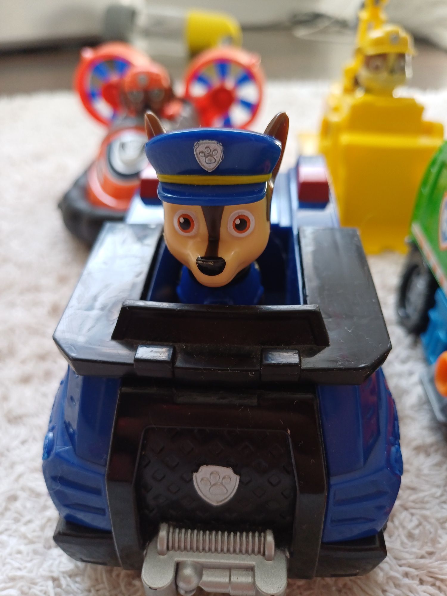 Sprzedam Paw Patrol - zestaw pojazdów Psi Patrol (10 pojazdów + 9 figu