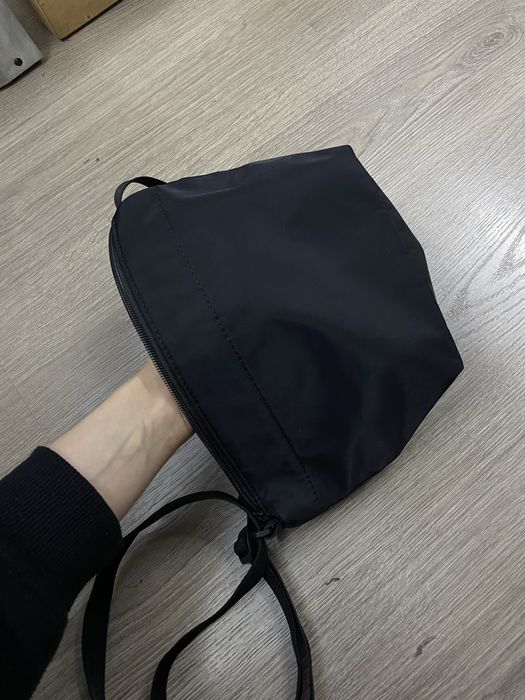 Сумка міні через плече сумочка бананка Uniqlo чорна жіноча чоловіча