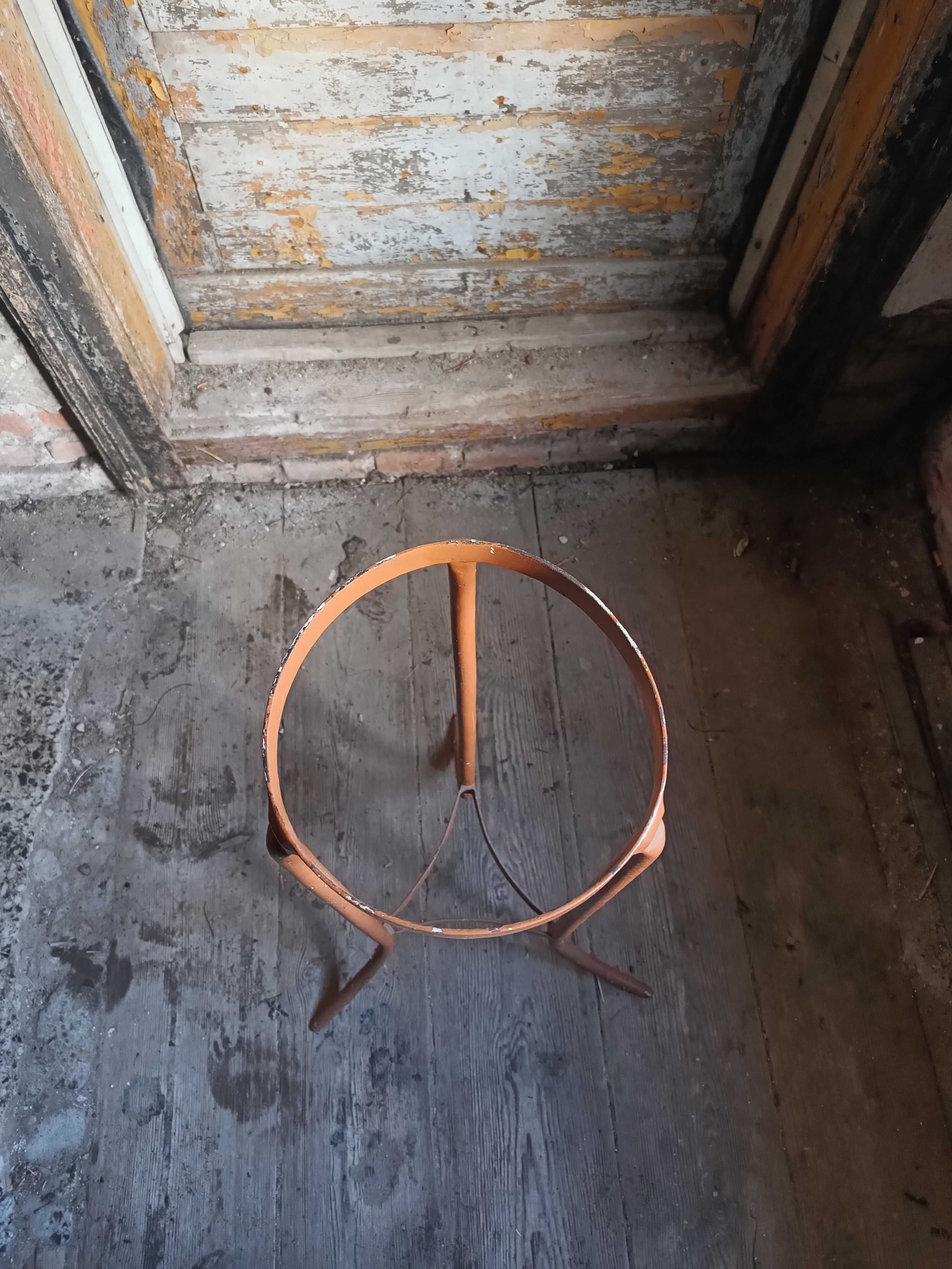Metalowy stojak na doniczkę 80 cm
