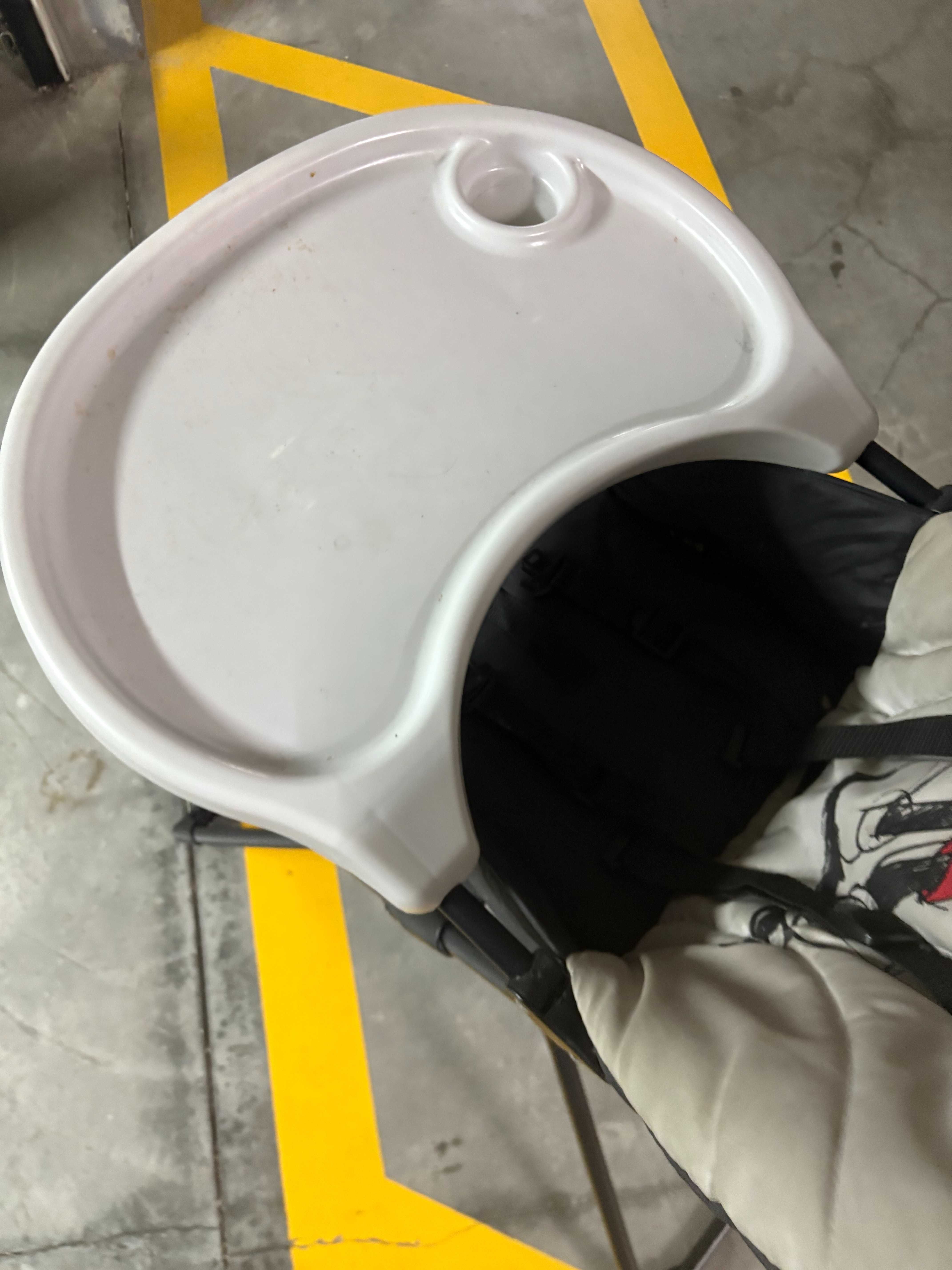 Cadeira para criança para aproximar da mesa de Jantar