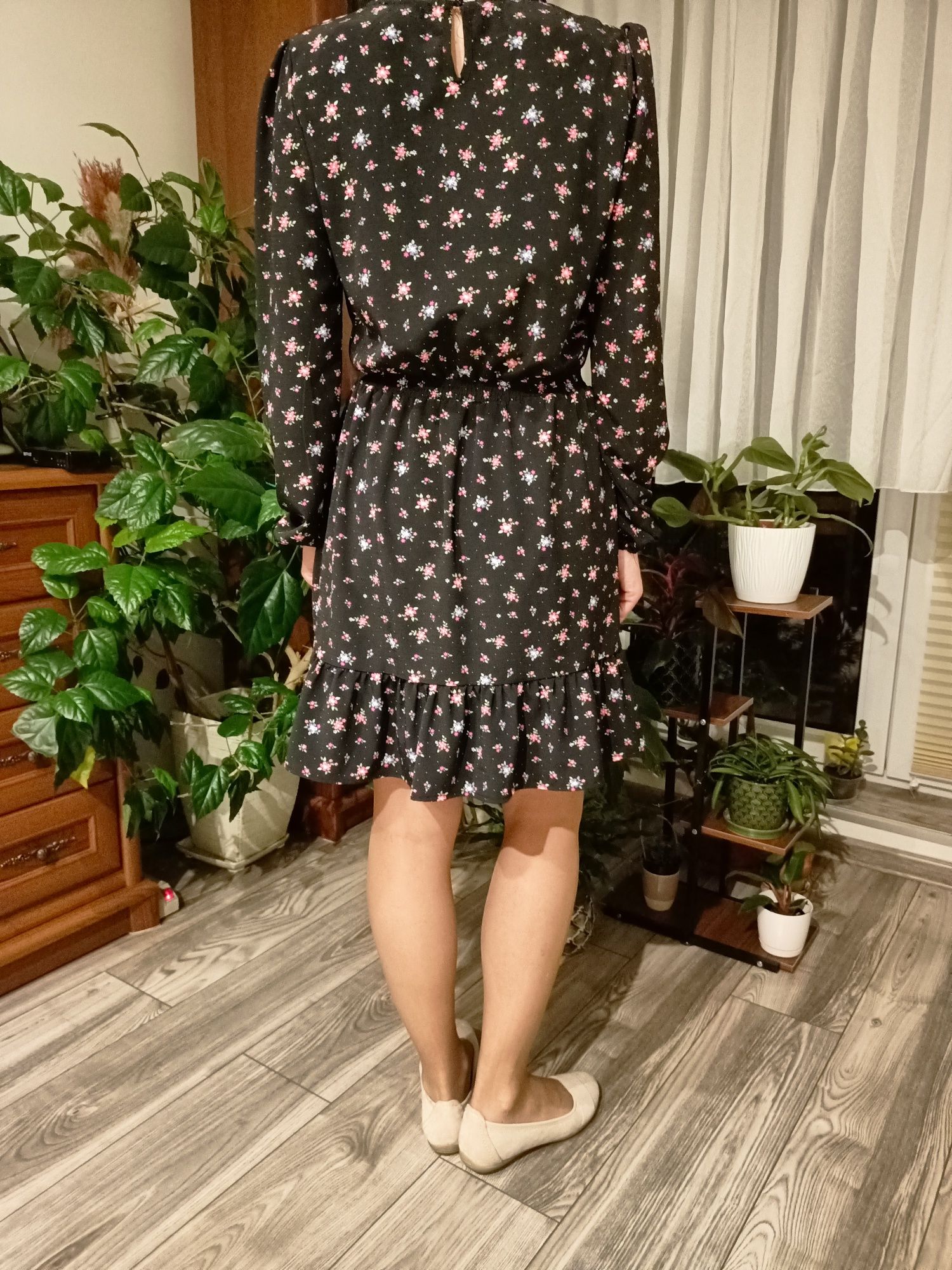 Sukienka w kwiaty Cropp