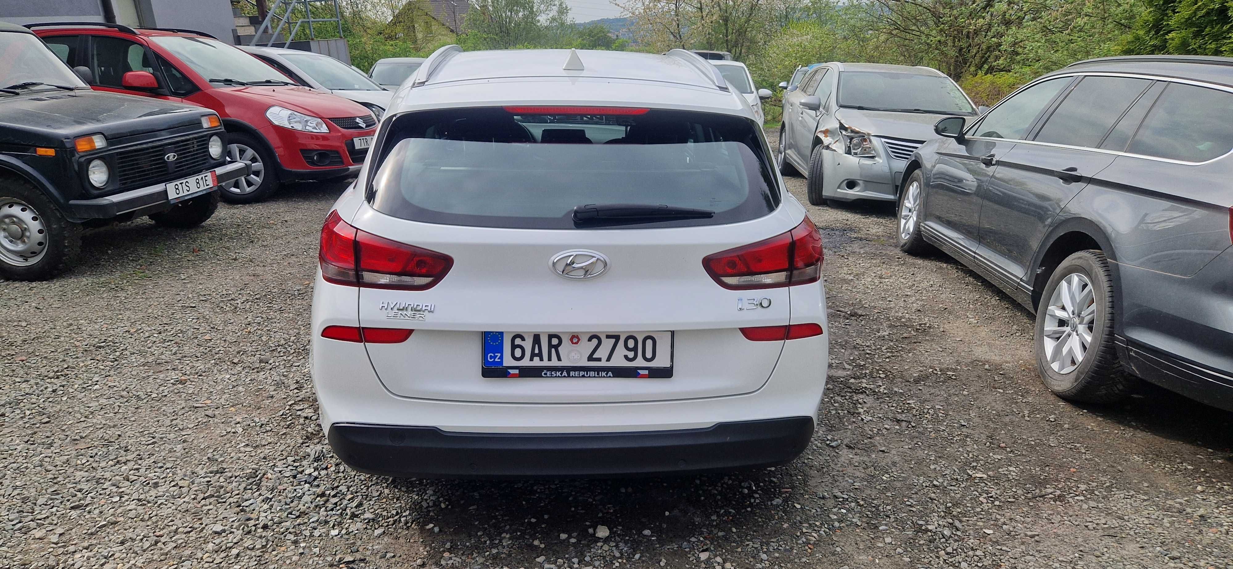 Hyundai I30 1,6 diesel uszkodzony pali jezdzi