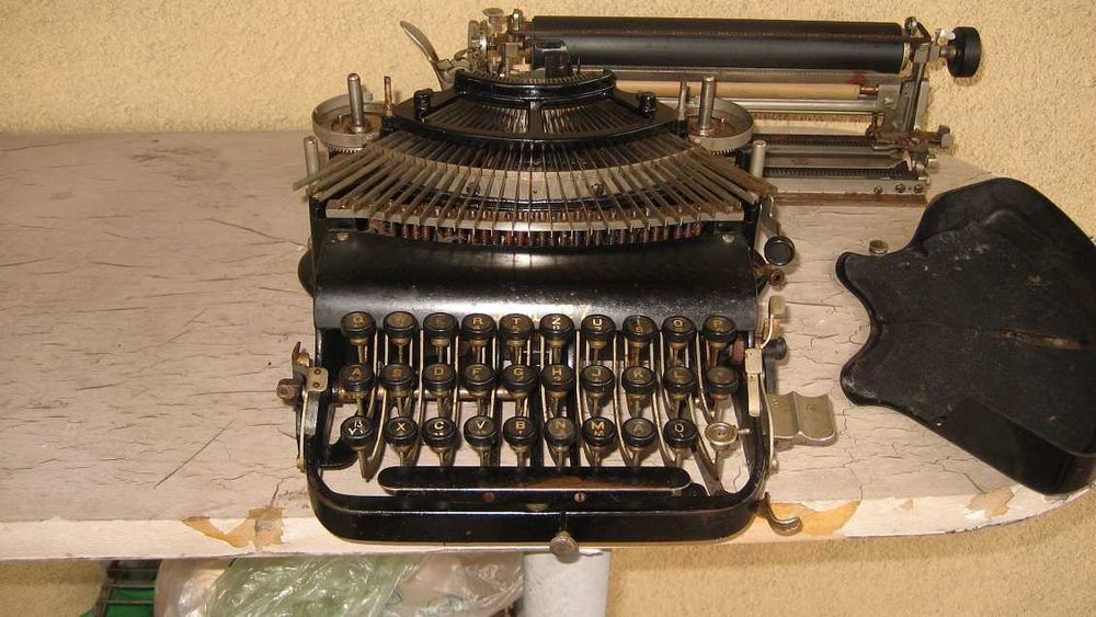 przedwojenna  maszyna do pisania Adler Frankfurt a main 100 letnia