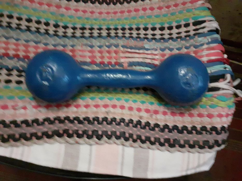 Гантеля 4кг,состояние отличное,