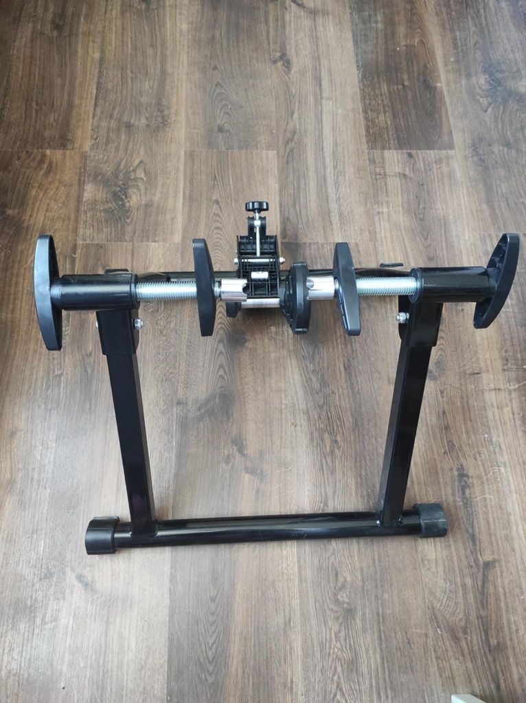 Trenażer rowerowy bez oporu magnetycznego