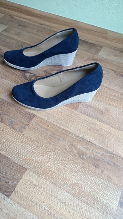 Zamszowe czółenka 37