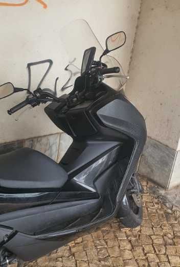 Honda Forza 300 cc
