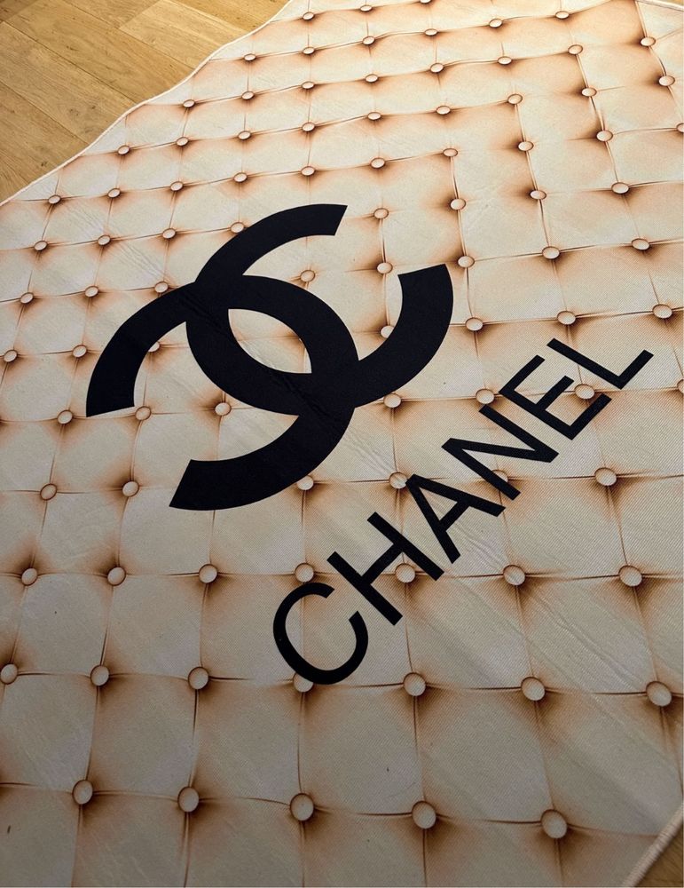 Dywan Chanel  Rozmiar 170x120cm