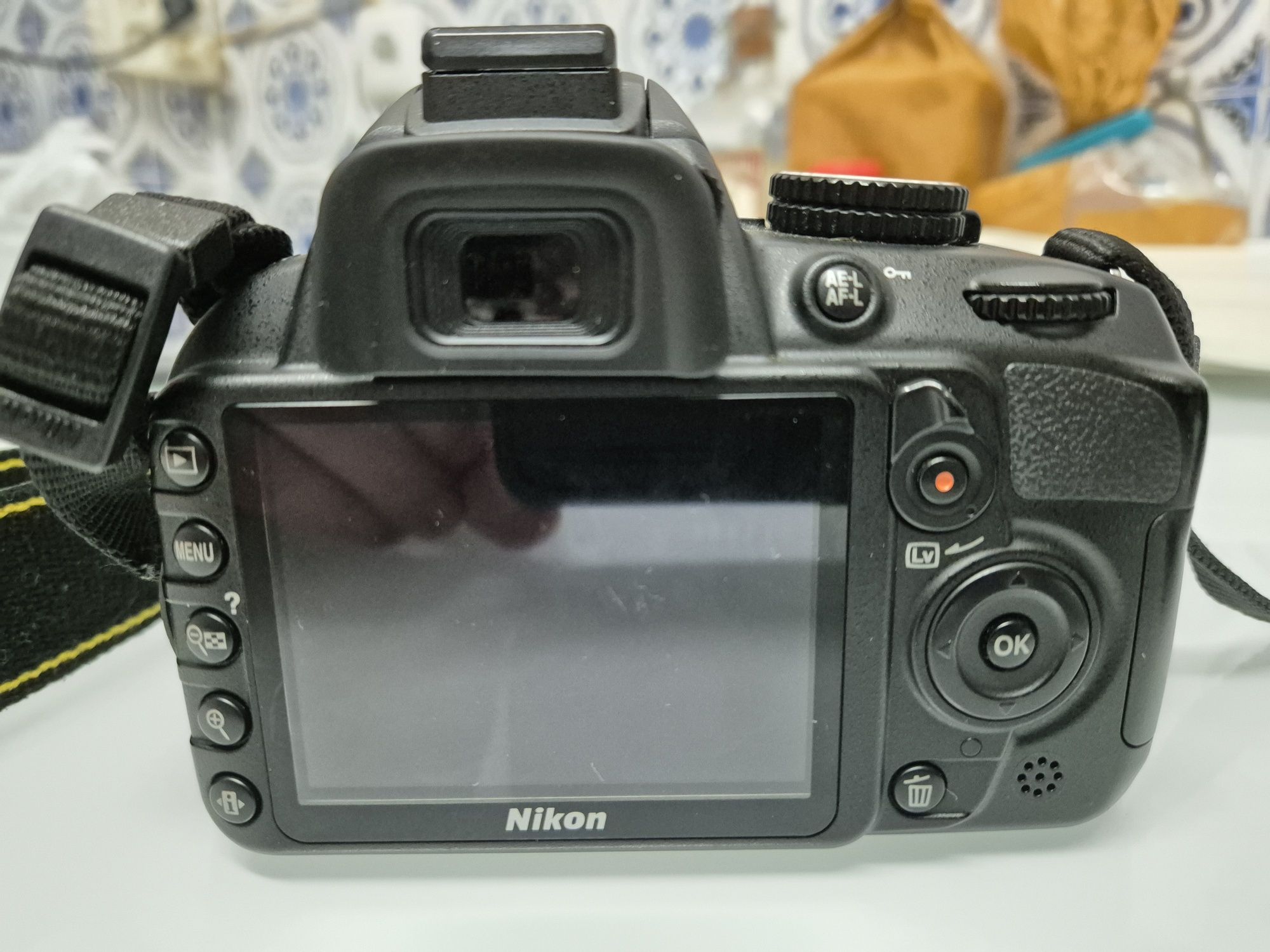 Nikon D3100 + lente