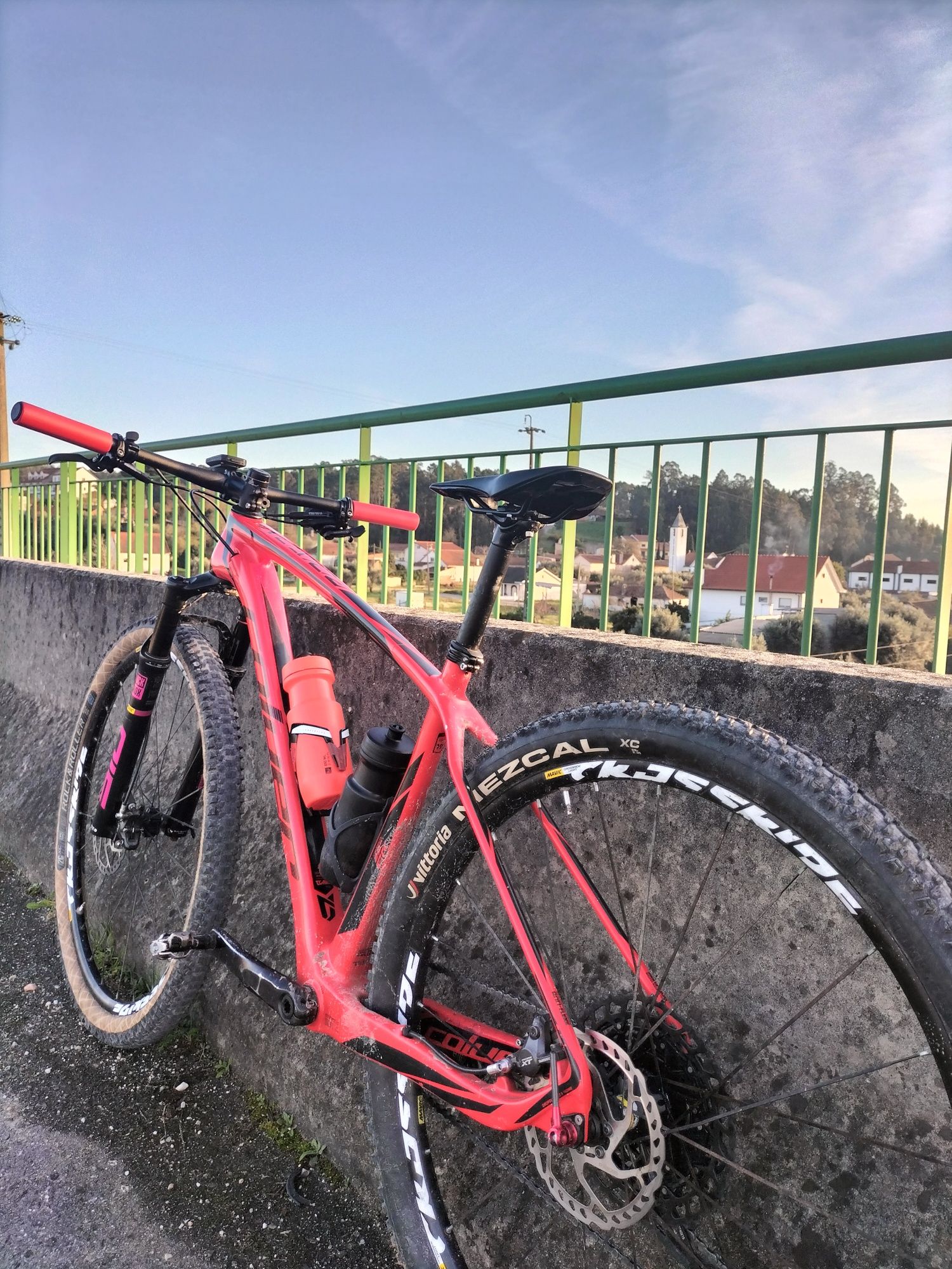 Coluer Poison CR Carbono – Pronta andar!

Vendo Coluer Poison CR