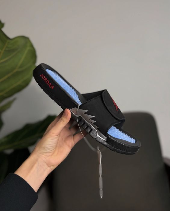 Чоловічі тапочки JORDAN HYDRO V RETRO ( 555501 - 061 ) Оригинал !