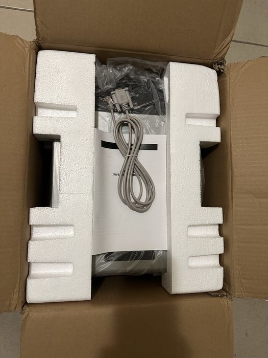 Гібридний інвертор Vevor 3000VA / 2400W