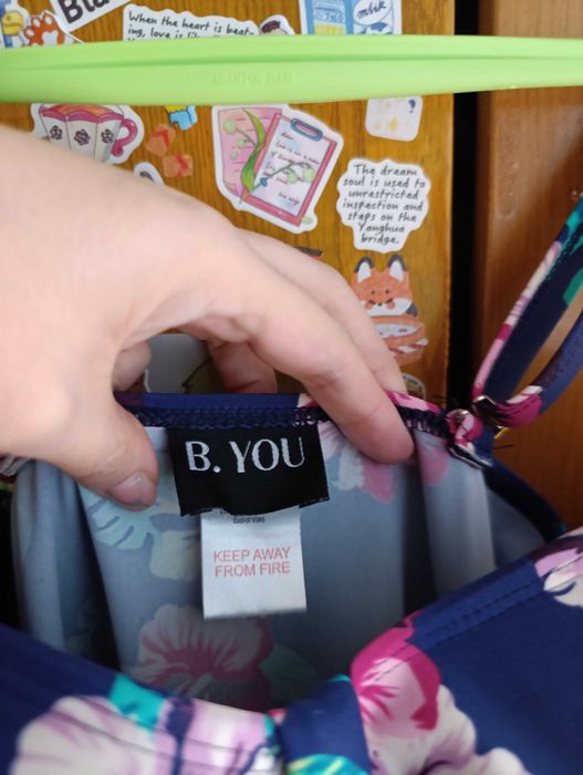 Суцільний жіночий купальник