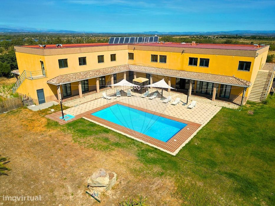 Hotel T21 para venda