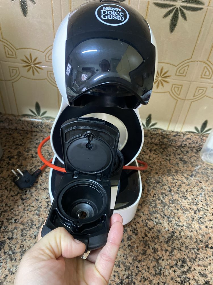 Máquina de cafe dolce e gusto