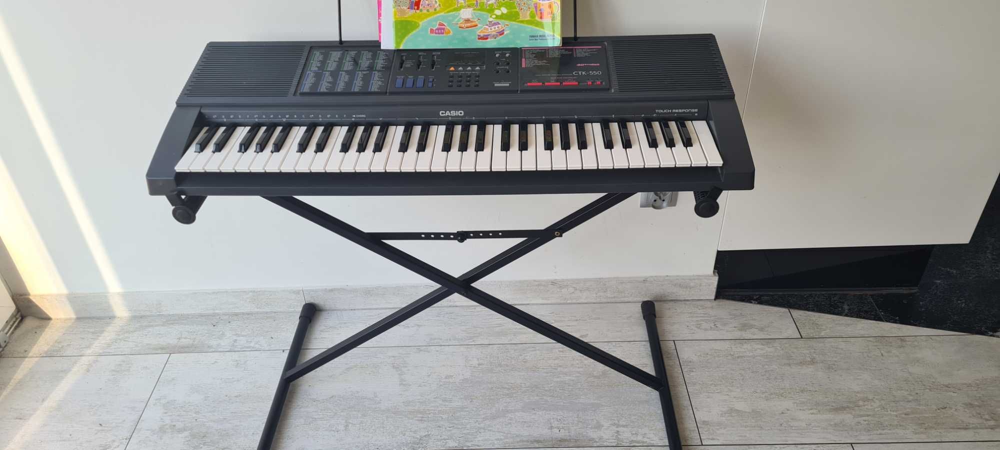 Casio Keyboard model CTK-550 + statyw