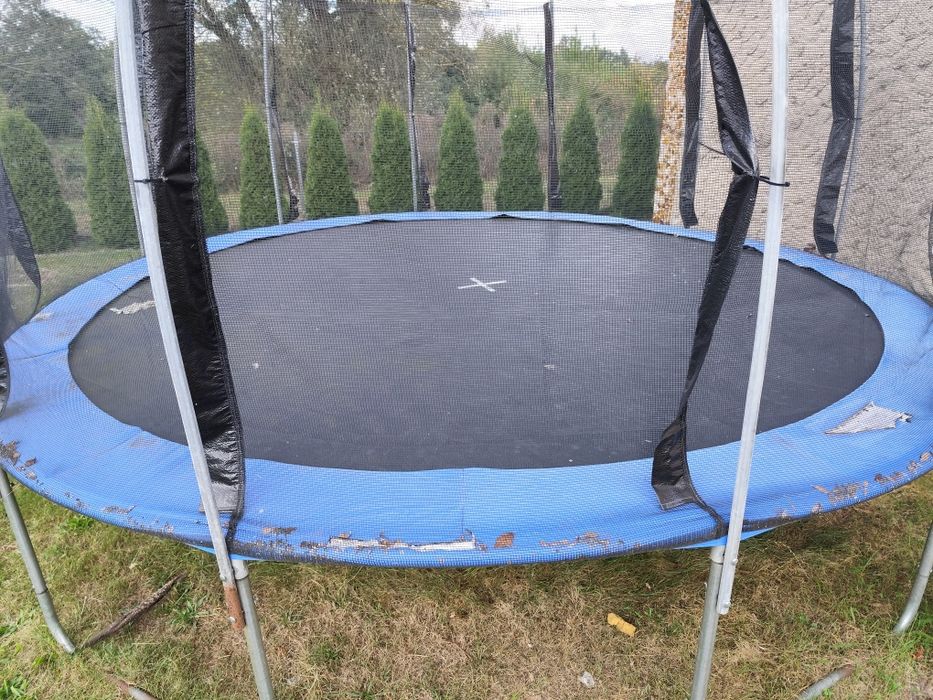 Trampolina o średnicy 5 metrów.