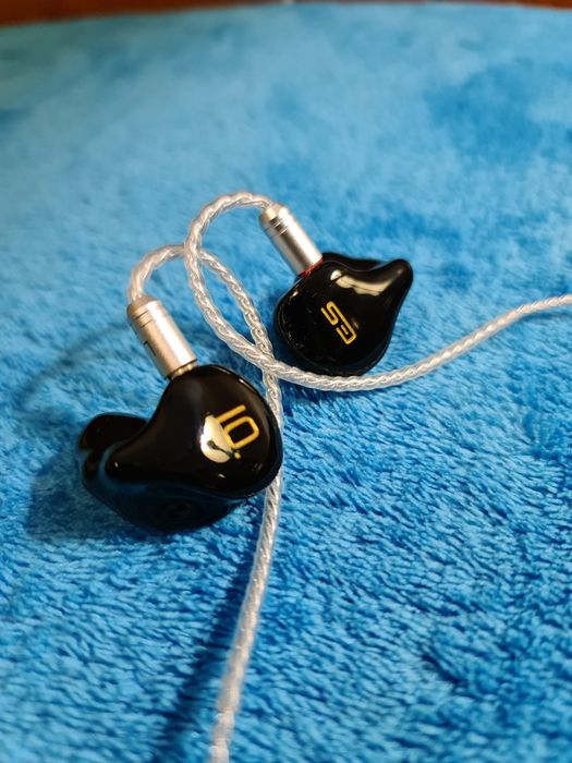 Auriculares- In Ears Earsonics EM10