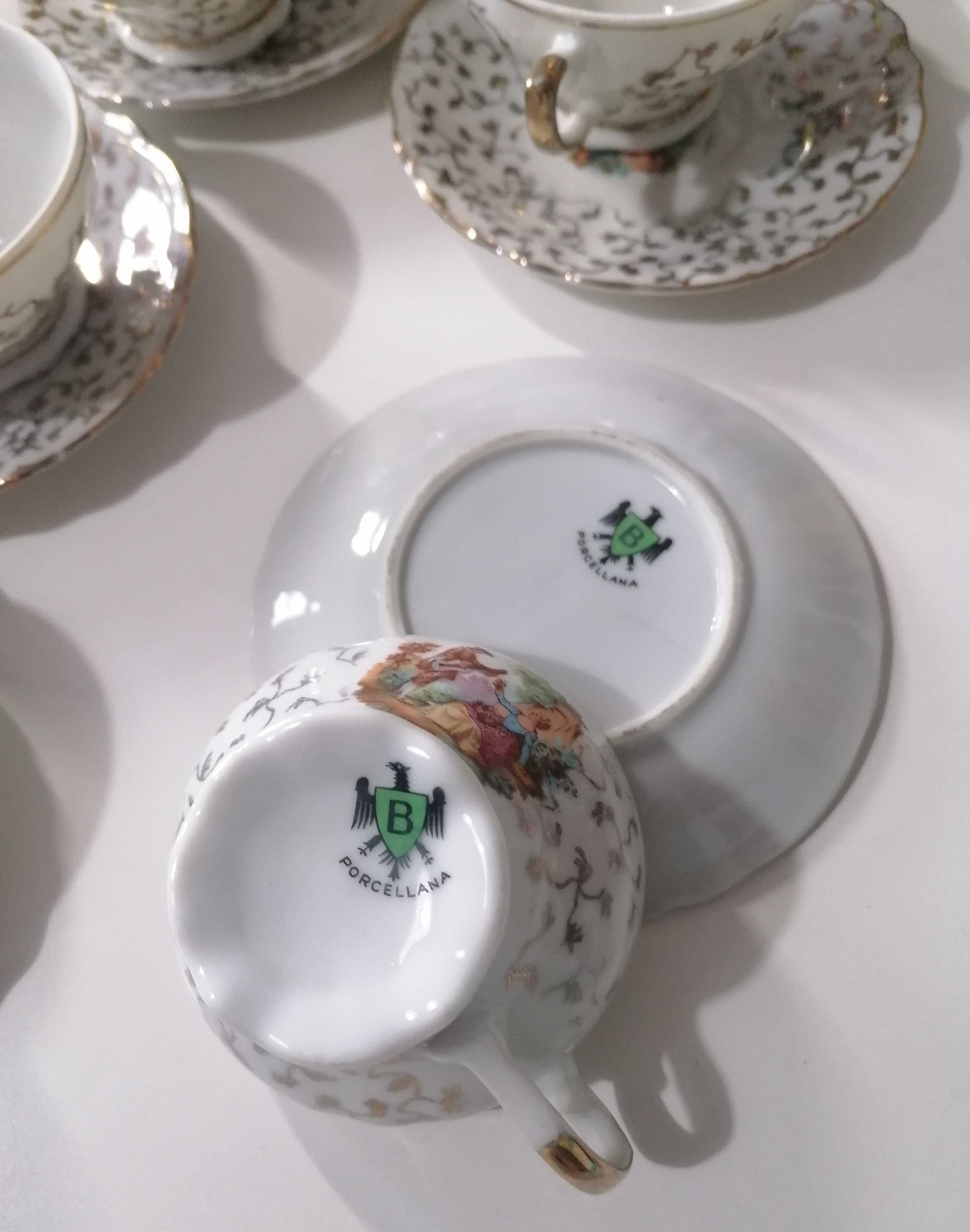 Conjunto de chá antigo em porcelana com brasão