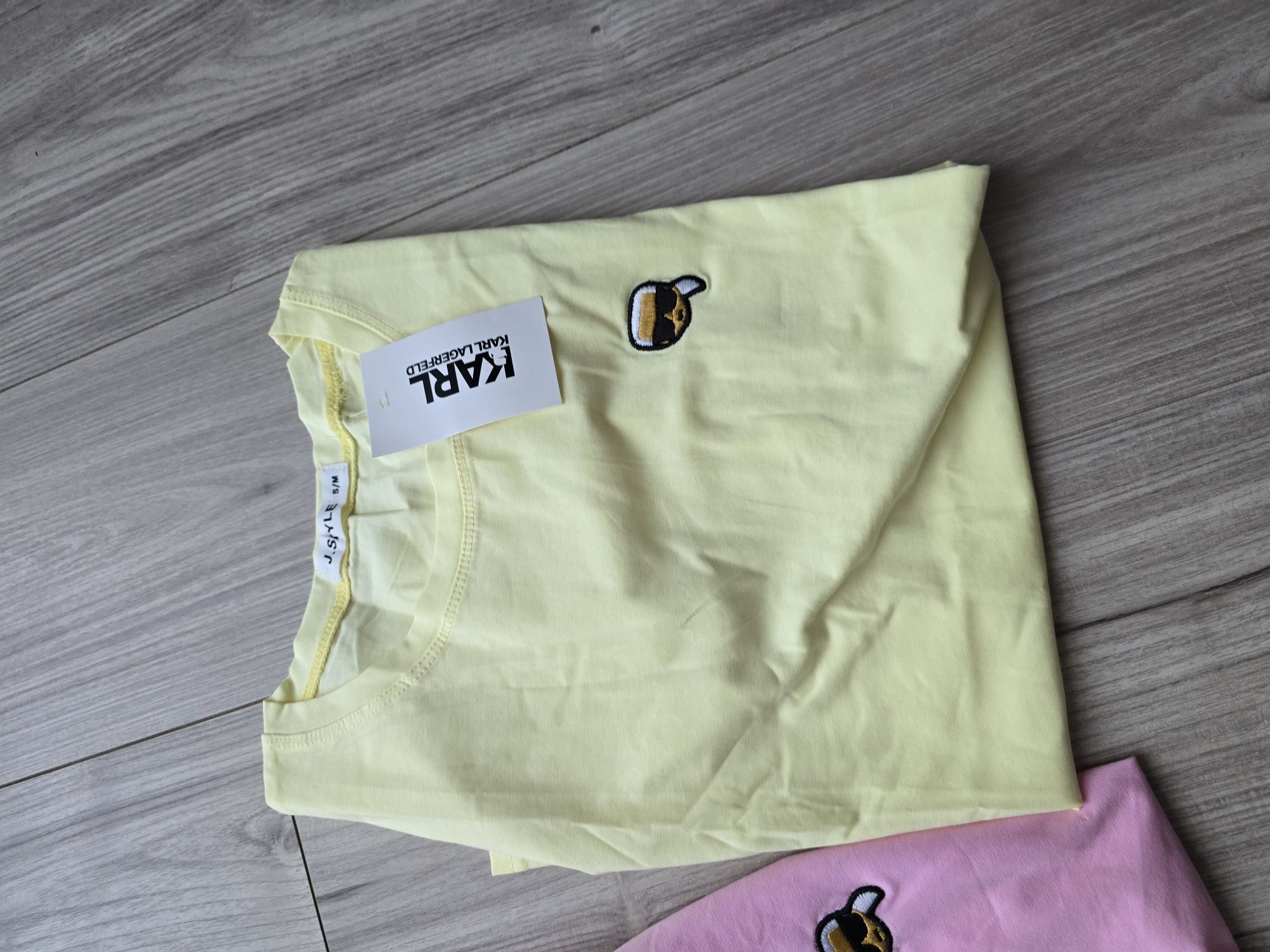 T-shirt karl mała naszywka
