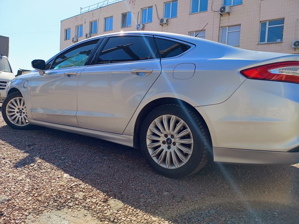 Ford Fusion Hybrid 2016 2.0