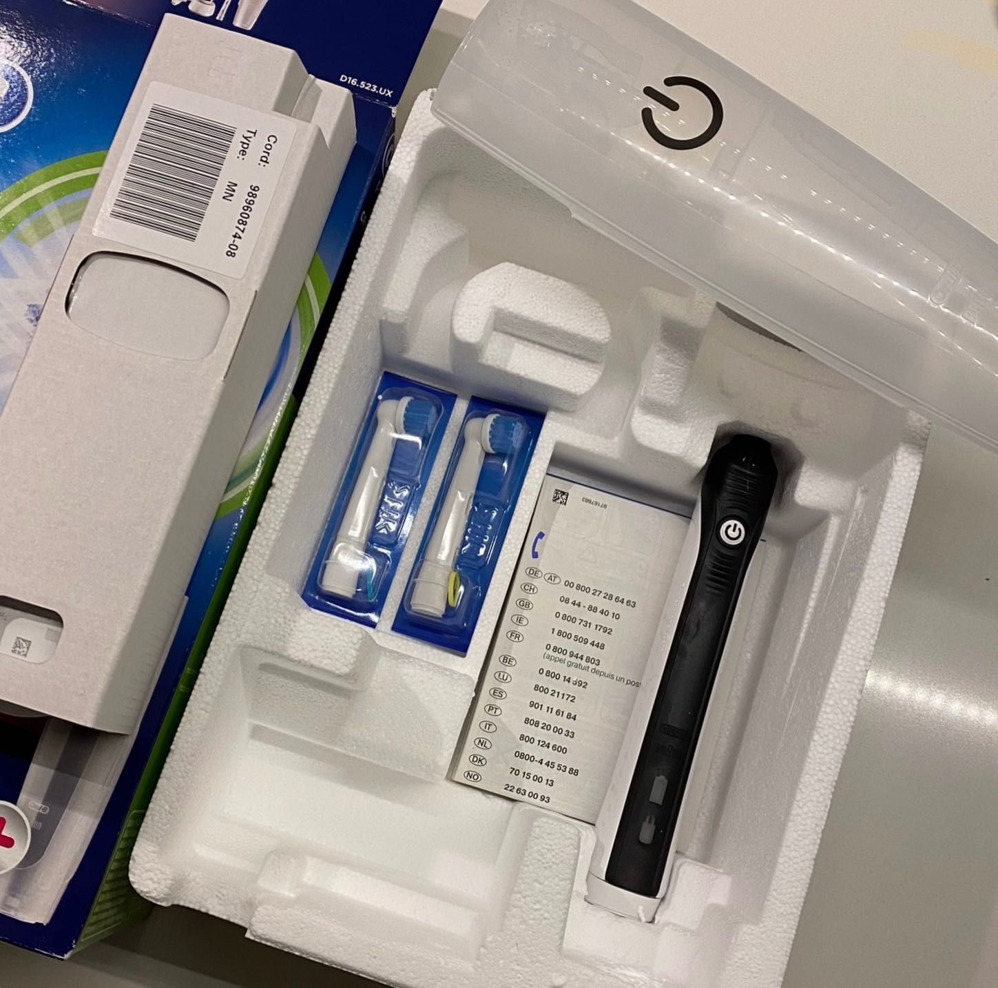 Szczoteczka Elektryczna Oral-B PRO 750 3D Nowa 2-końcówki pokrowiec