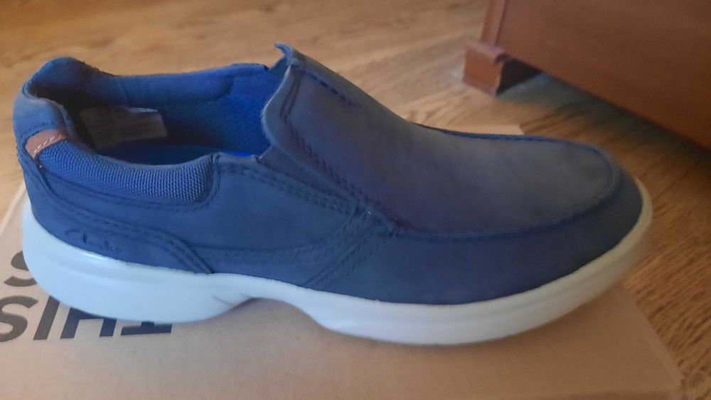 Осенние удобные замшевые мокасины от фирмы Clarks.