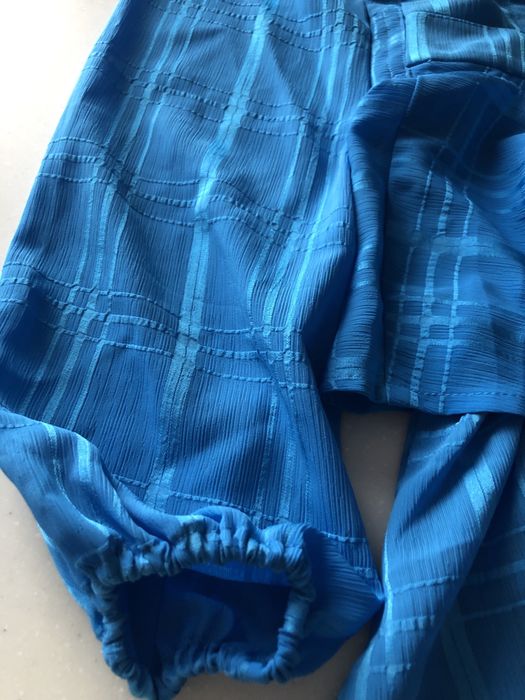 Продам нарядное платье с юбкой - шортами