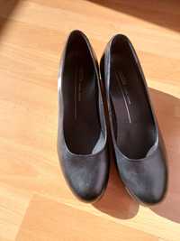 Czarne, skórzane pantofle Ecco rozm. 37
