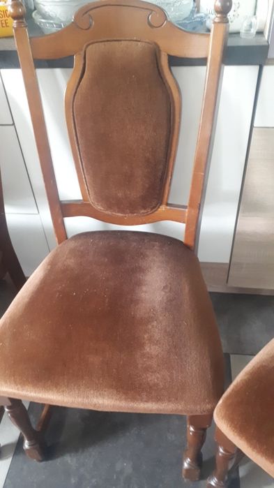 5 solidnych  krzeseł