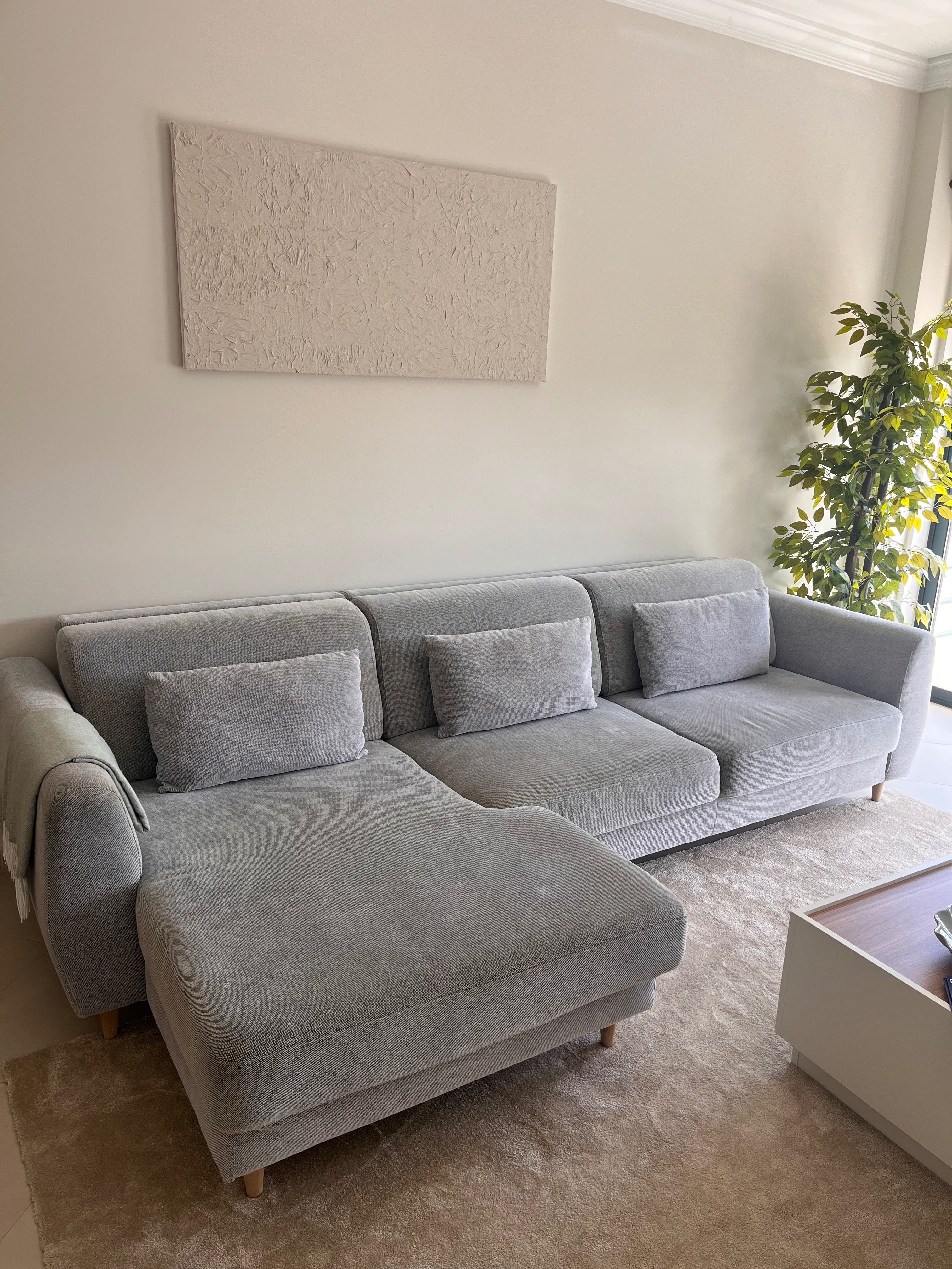 Sofá cinzento com chaise longue