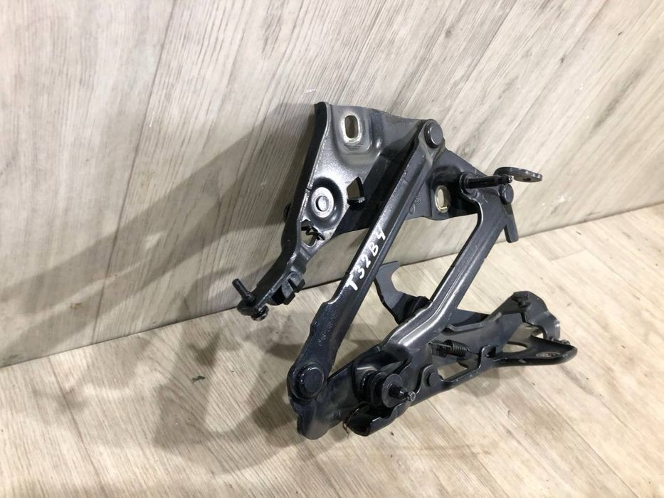 Петля капота левая Audi A6 C7 (2014-2018 г.) кріплення капоту