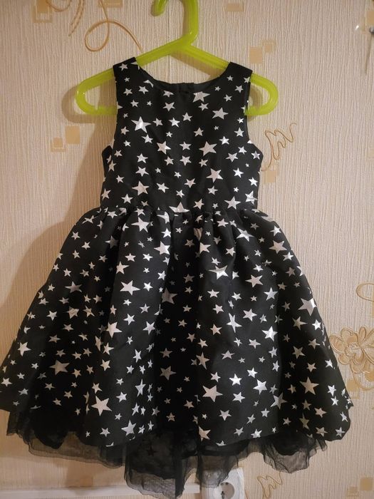 Платье на девочку фирмы H&M