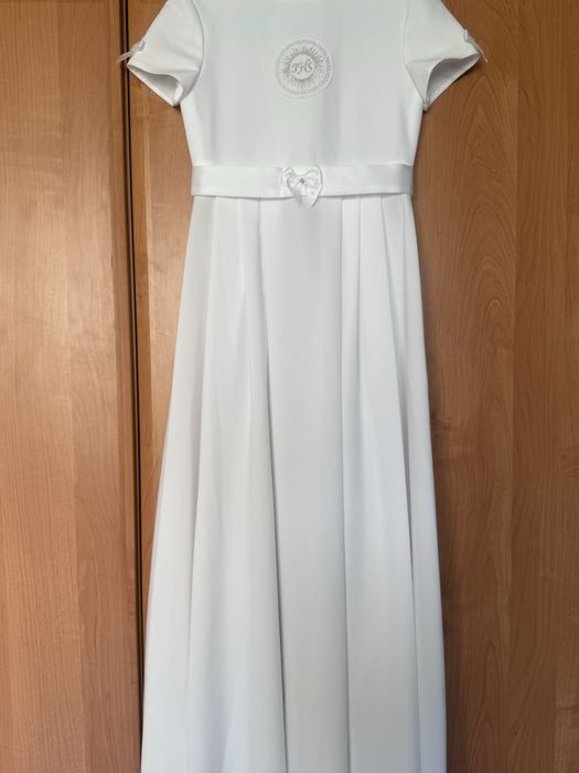 Sprzedam piekna albe 134/140