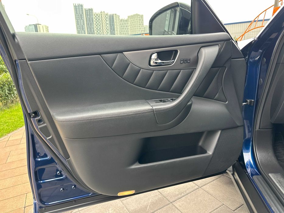 Infiniti QX70 3.7i V6 Premium