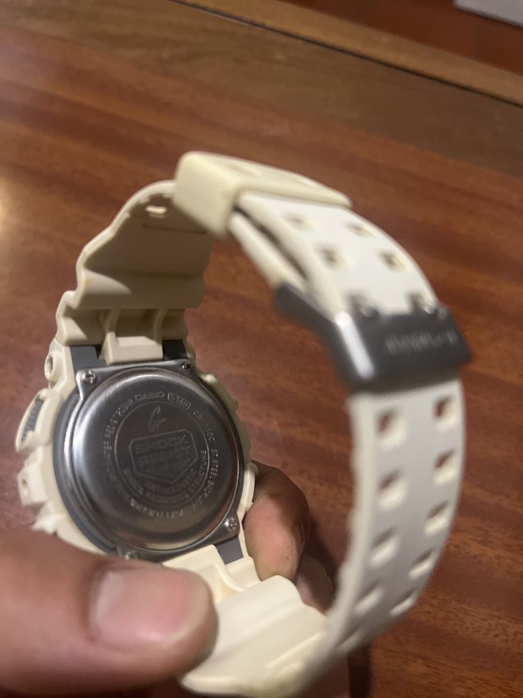 Relogio G-Shock GA 110c branco usado