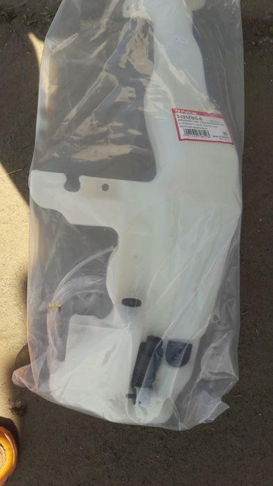 Бачок омывателя в сборе Jeep Grand Cherokee 2011-21