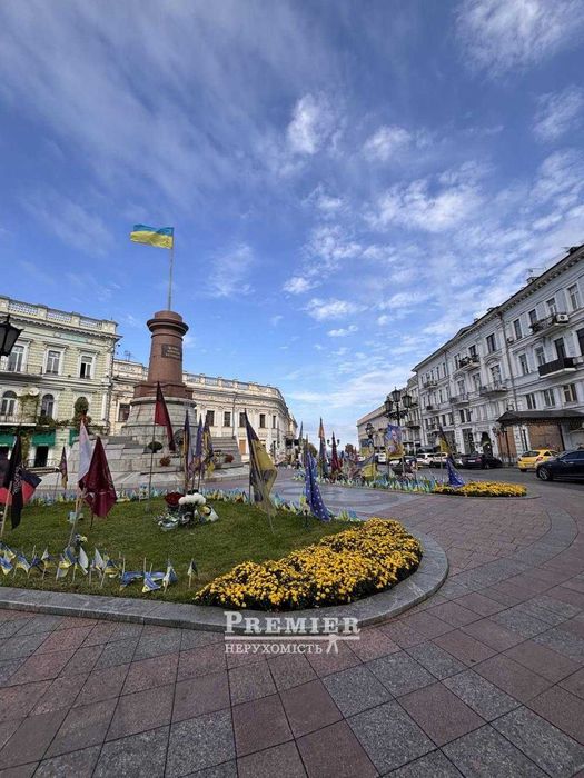 ТЕРМІНОВО Недорого 3-х. ком. квар-Пентхаус з ремонтом у самому Центрі