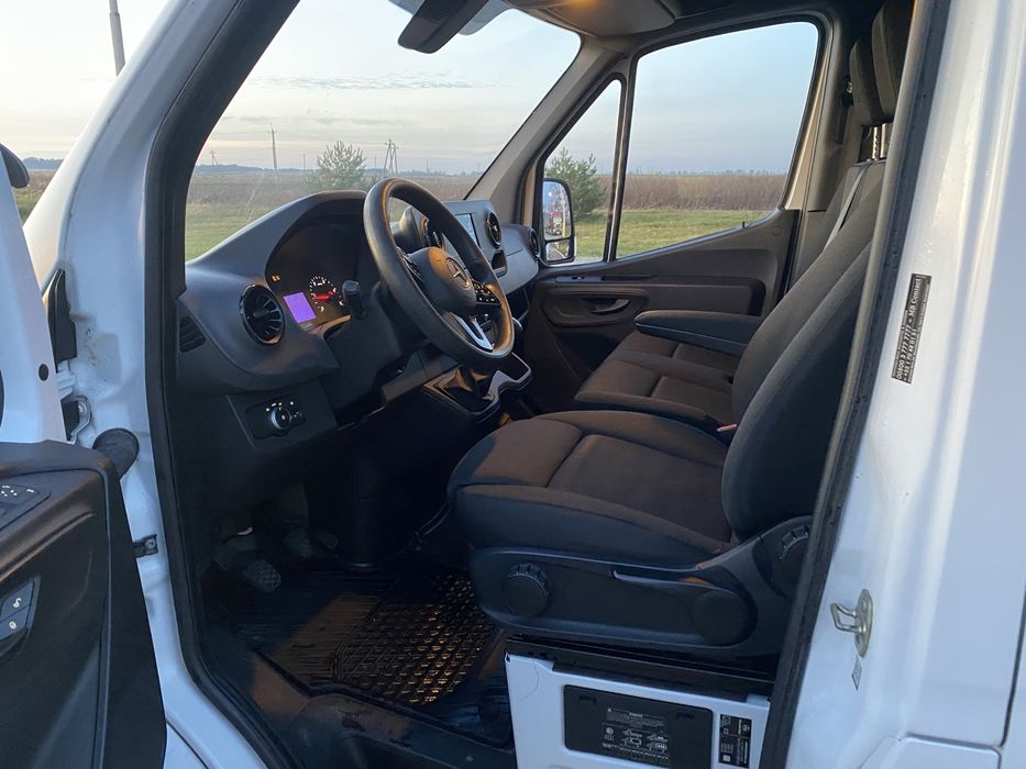 Мерседес спрінтер 2020 року Максі