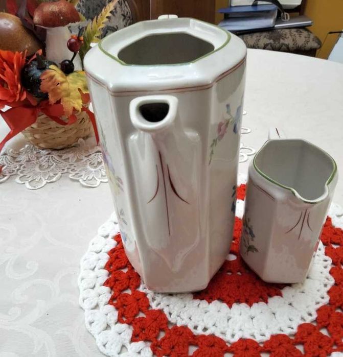 Porcelana Chodzież  dzbanek+ mlecznik serwis  Lwów , lata  20/30 -te