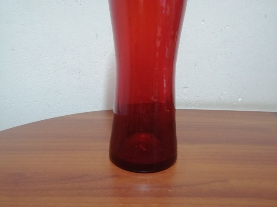 Rubinowy wazon szklany Sadowski Huta Sudety kolorowe szkło z PRL