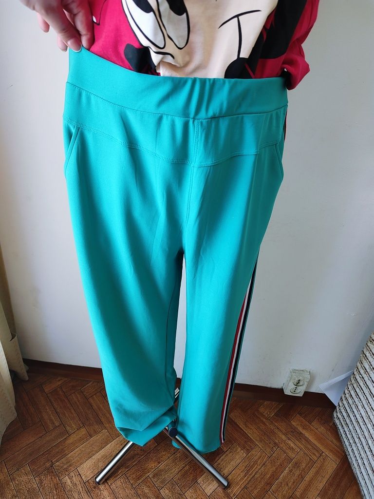 Sportowe spodnie damskie z lampasem plus size 5XL/6XL