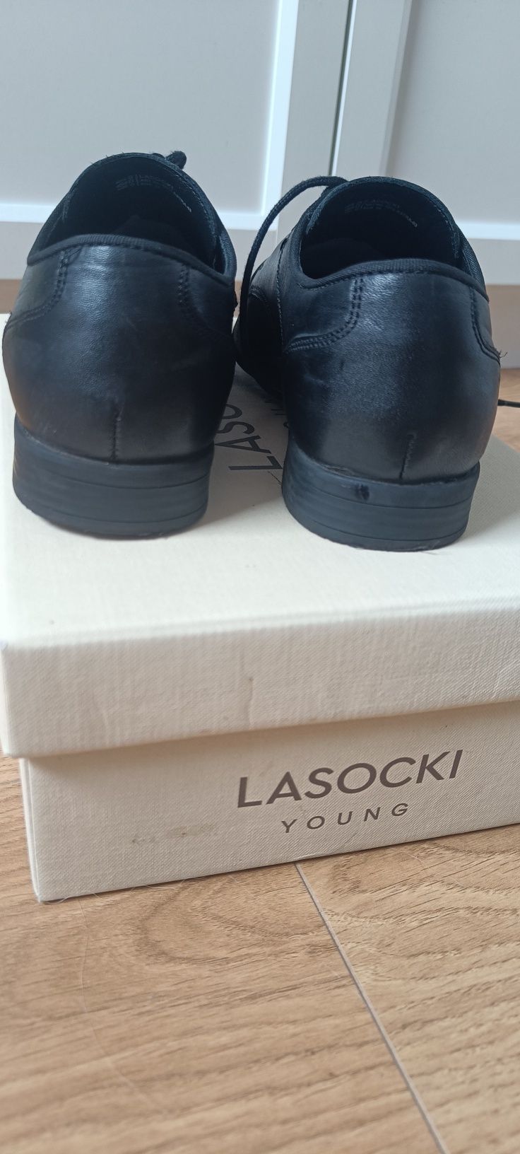 Pantofle skórzane Lasocki  r.36
