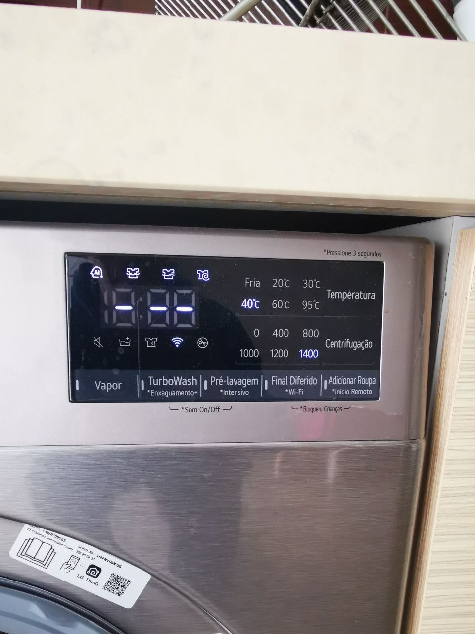 Máquina de lavar roupa LG com 1 ano
