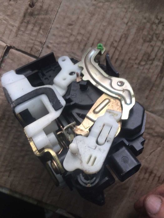 Дверні замки ручки лансер 9