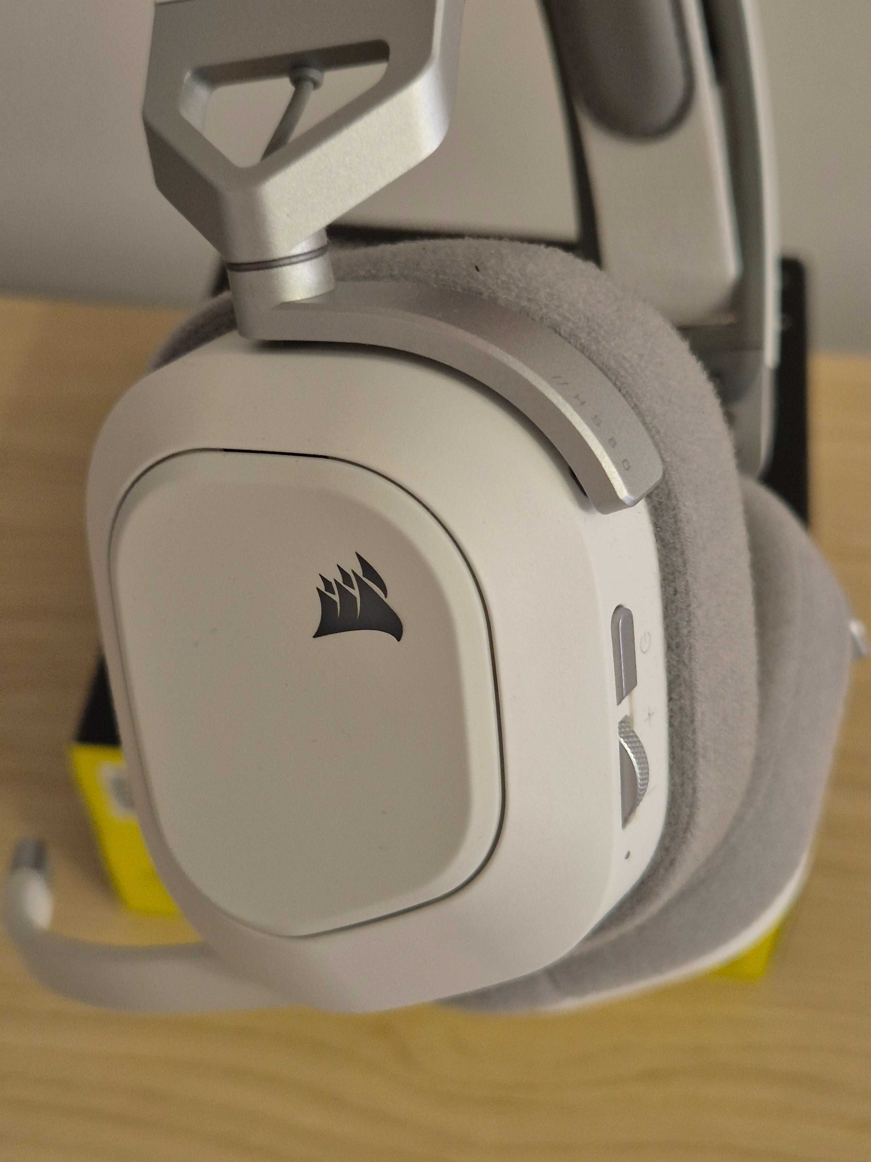 Навушники Corsair HS80 RGB Wireless