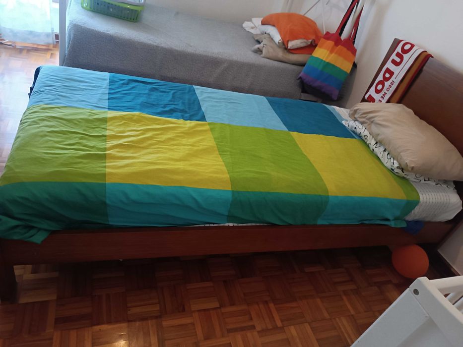 Vendo cama de solteiro