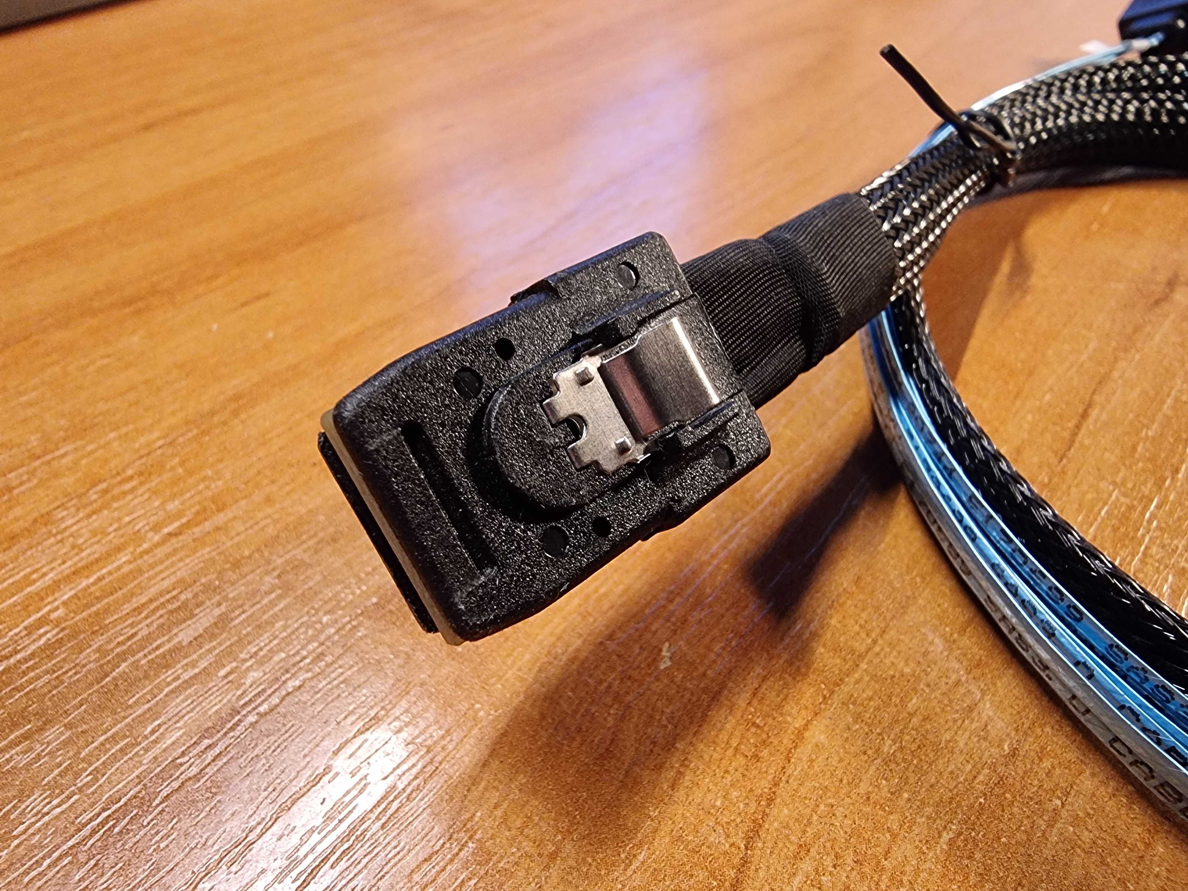 Kabel SAS SFF-8087 i 4x SATA