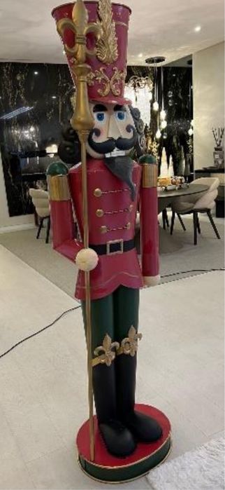 Boneco soldado da realeza tamanho real